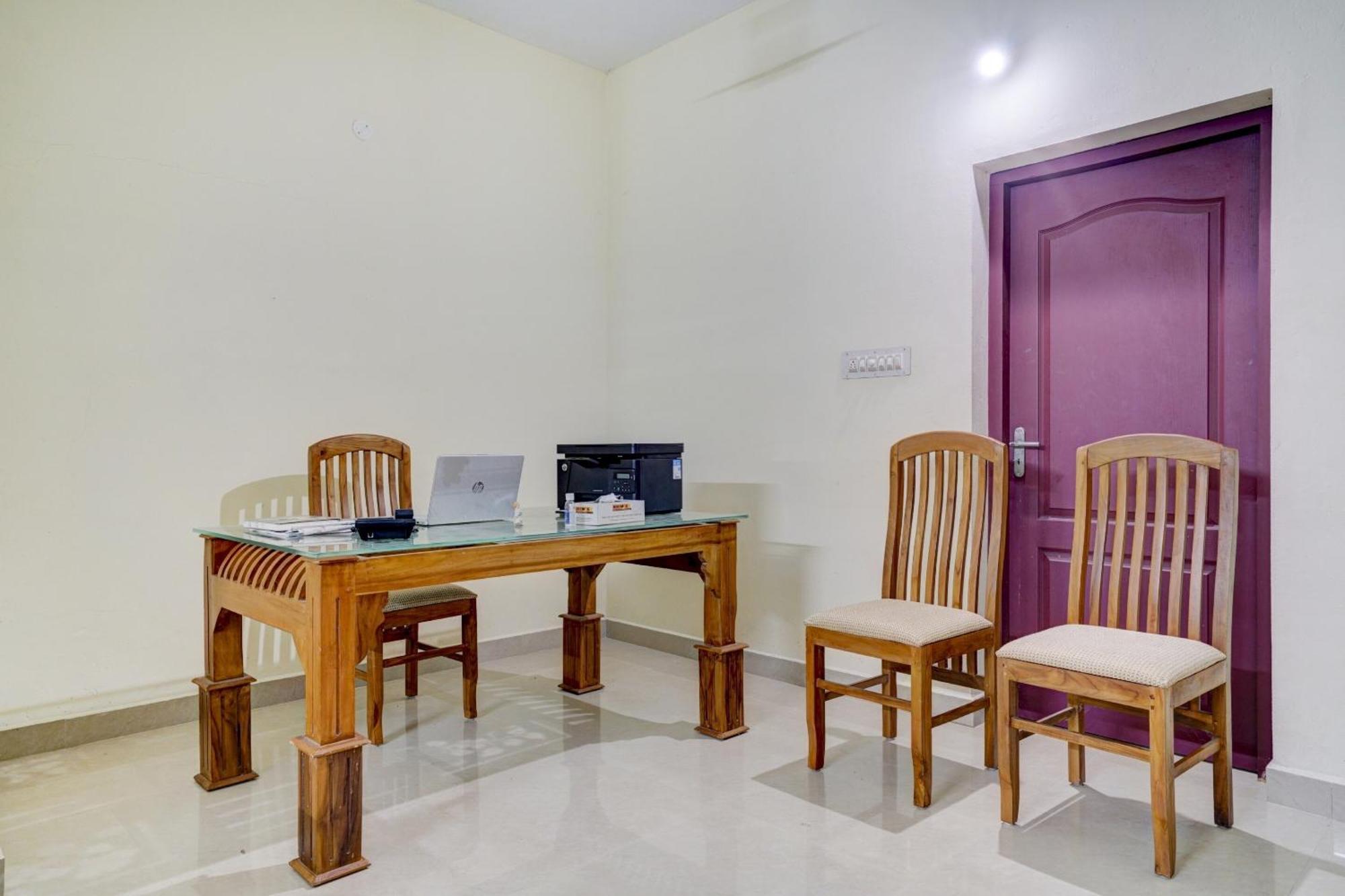 Hotel O Nettoor Near Lakeshore Hospital Kochi Ngoại thất bức ảnh